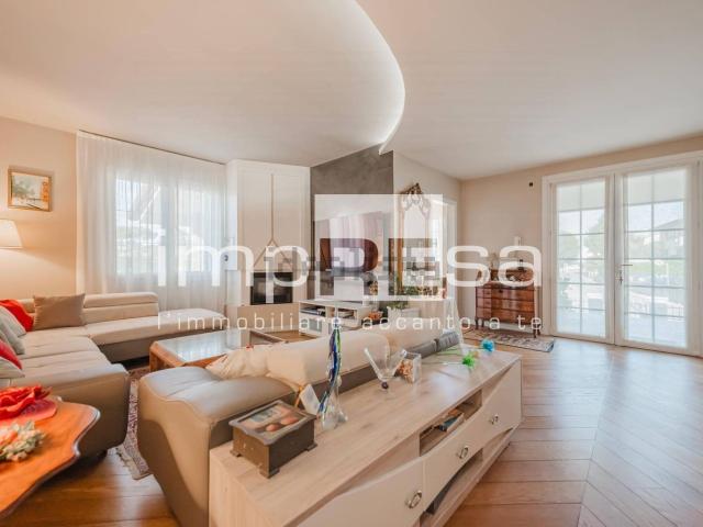 Case e ville in vendita di 277 m² in Via della Resistenza, 15