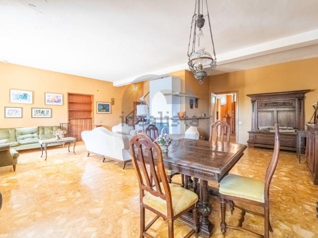 Case e ville in vendita di 277 m² in Via delle Gardenie, 5