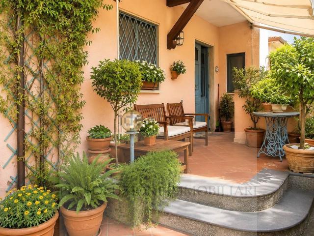 Case e ville in vendita di 277 m² in Via la Pace