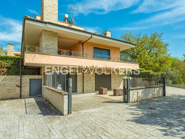 Case e ville in vendita di 277 m² in Via Nicola Stenone