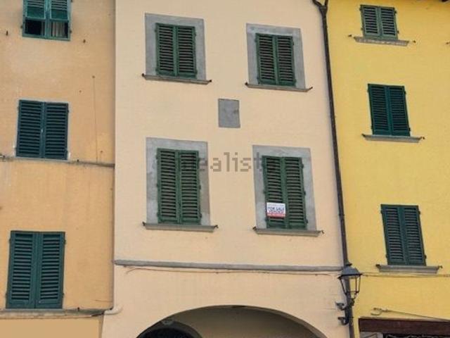 Case e ville in vendita di 277 m² in Piazza Bernardo Tanucci, 80