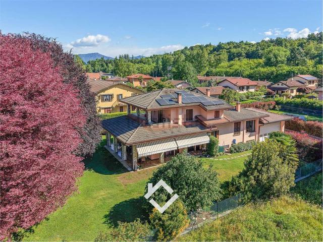 Case e ville in vendita di 278 m² in Via Gabriele D&apos Annunzio