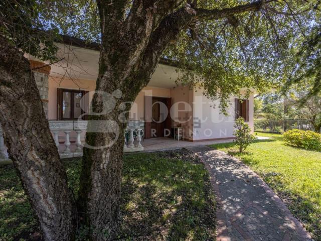 Case e ville in vendita di 278 m² in Via Galileo Ferraris, 16