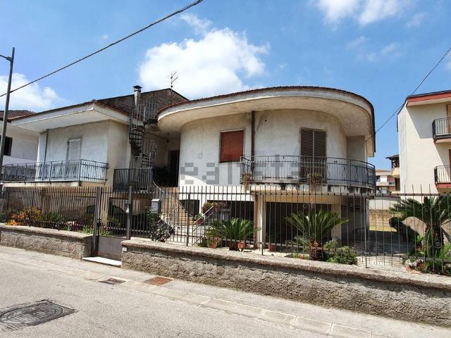 Case e ville in vendita di 278 m² in Via dei Mille