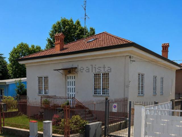 Case e ville in vendita di 252 m² in Via Monte Generoso, 12