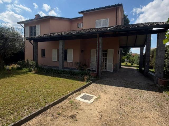 Case e ville in vendita di 278 m² in Via Roma