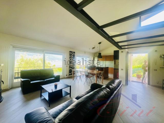 Case e ville in vendita di 279 m² in Via Abbazia di Piona