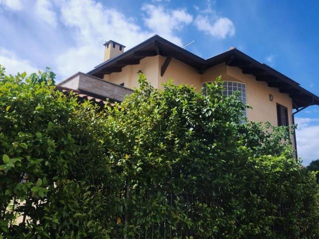 Case e ville in vendita di 279 m² in Via Monte Grappa, 19