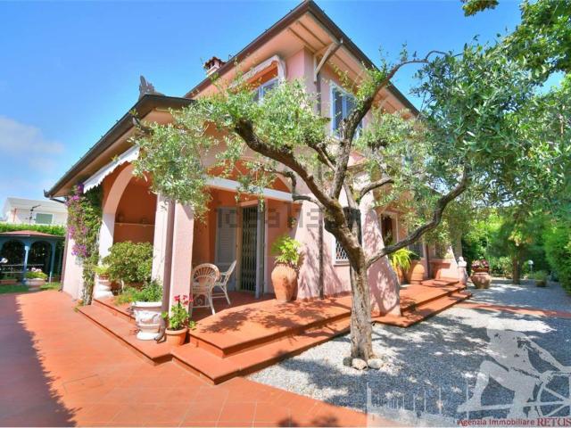 Case e ville in vendita di 280 m²