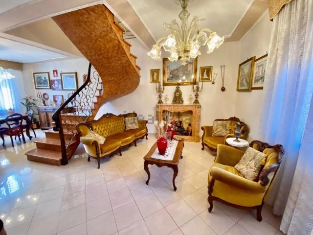 Case e ville in vendita di 280 m²