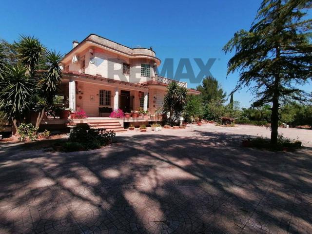 Case e ville in vendita di 329 m²