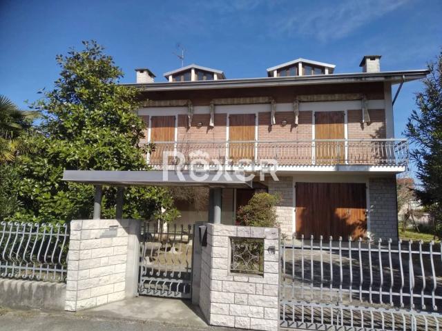 Case e ville in vendita di 280 m² in Via 1º Maggio