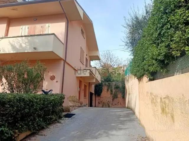 Case e ville in vendita di 280 m² in Via 25 Aprile