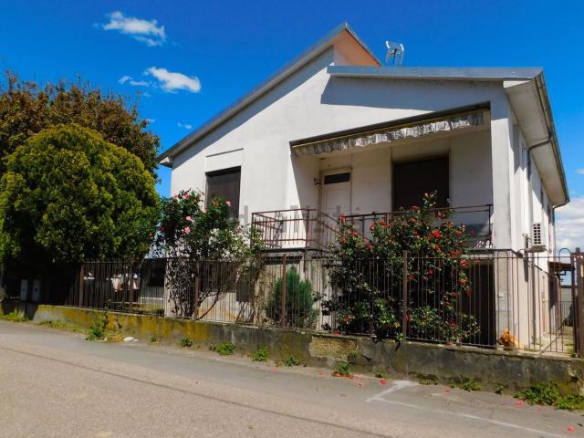 Case e ville in vendita di 280 m² in Via Campi, 10