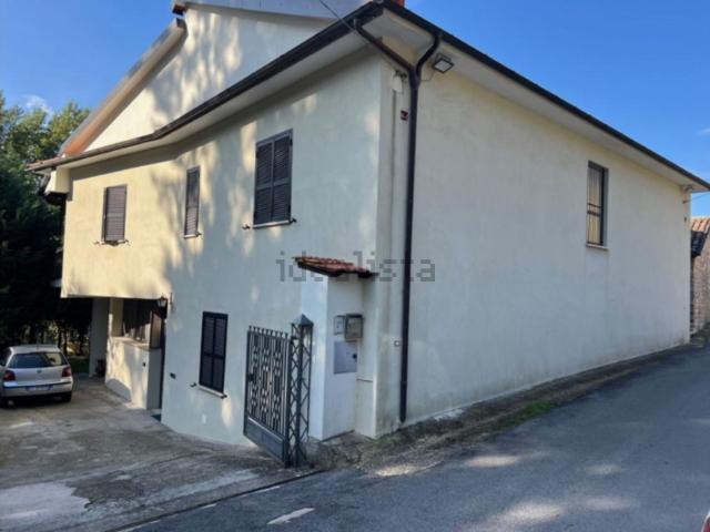 Case e ville in vendita di 280 m² in Via Case Mangiapelo