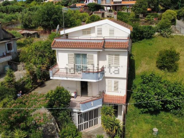 Case e ville in vendita di 280 m² in Via Chiusa del Pero, 1