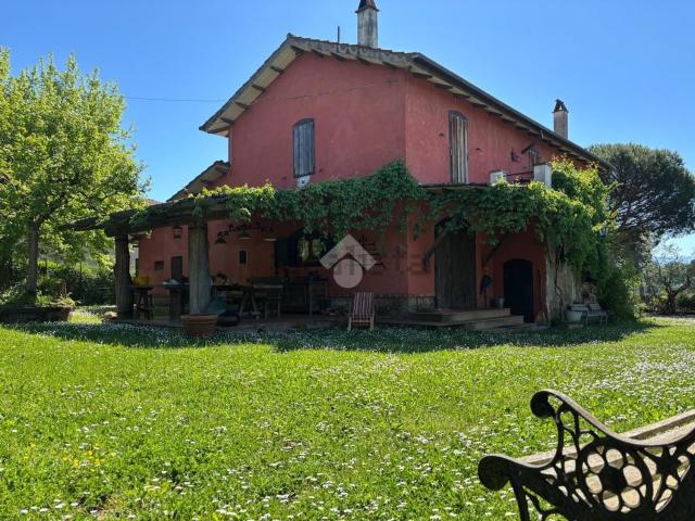 Case e ville in vendita di 280 m² in Via Cimignano