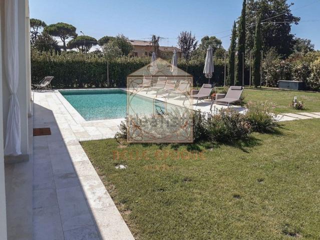 Case e ville in vendita di 280 m² in Via Cristoforo Colombo