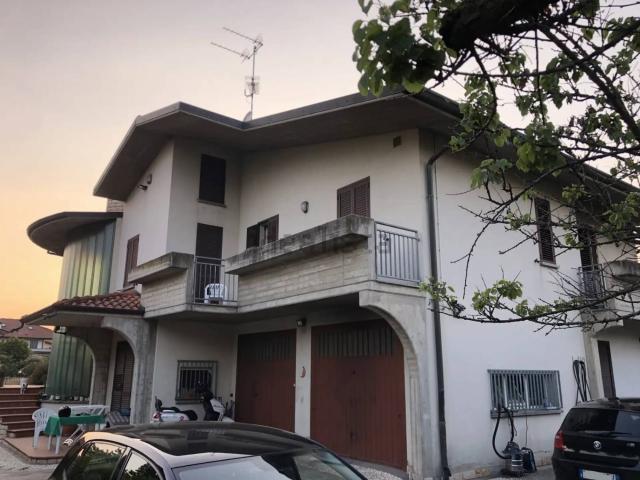 Case e ville in vendita di 280 m² in Via A. Volta