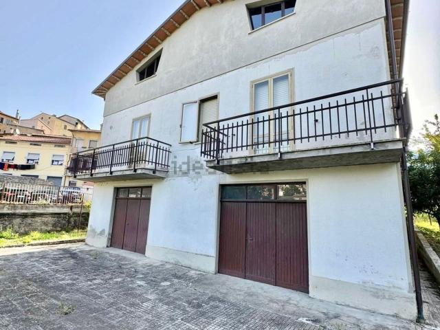 Case e ville in vendita di 280 m² in Via Adellacolonia, 17