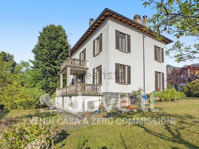 Case e ville in vendita di 280 m² in Via Altipiano, 9
