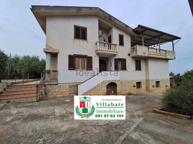 Case e ville in vendita di 280 m² in Via Archimede, 2