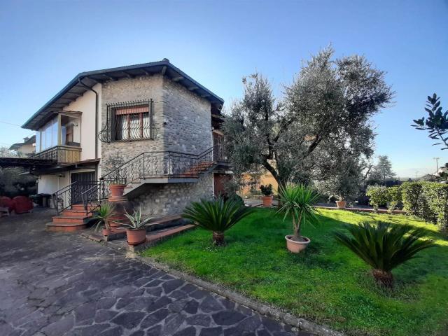Case e ville in vendita di 280 m² in Via Bartolomeo Sestini, 252