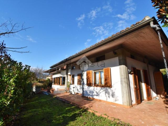 Case e ville in vendita di 280 m² in Via Burolo, 4