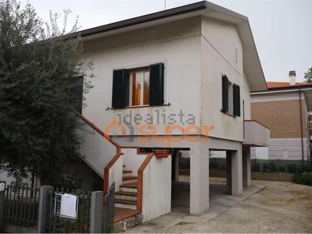 Case e ville in vendita di 280 m² in Via G. Guinizzelli