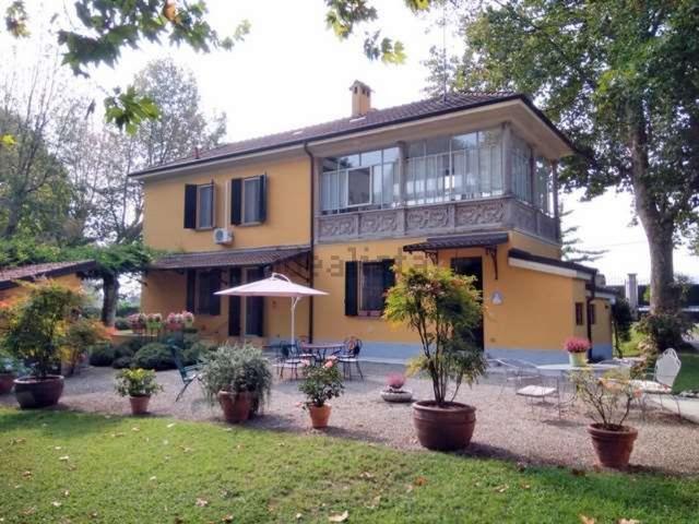 Case e ville in vendita di 280 m² in Via Gambolina