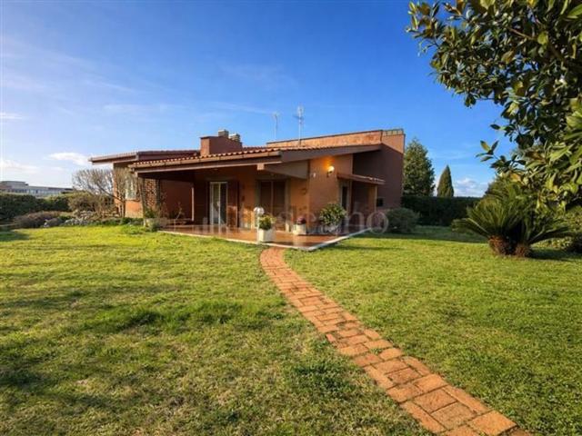 Case e ville in vendita di 280 m² in Via del Casale Agostinelli