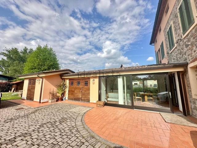 Case e ville in vendita di 280 m² in Via del Centenario