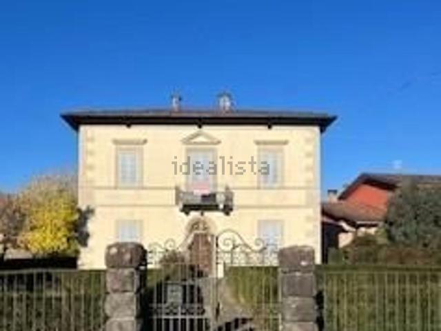 Case e ville in vendita di 280 m² in Via del Lavoro, 55025