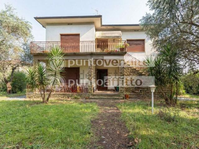 Case e ville in vendita di 280 m² in Via delle Ville Prima, 2079