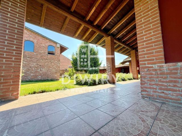Case e ville in vendita di 280 m² in Via Felice Cavallotti