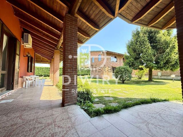 Case e ville in vendita di 280 m² in Via Felice Cavallotti