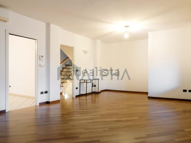 Case e ville in vendita di 280 m² in Via Filippo Re