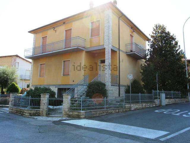 Case e ville in vendita di 280 m² in Via Firenze