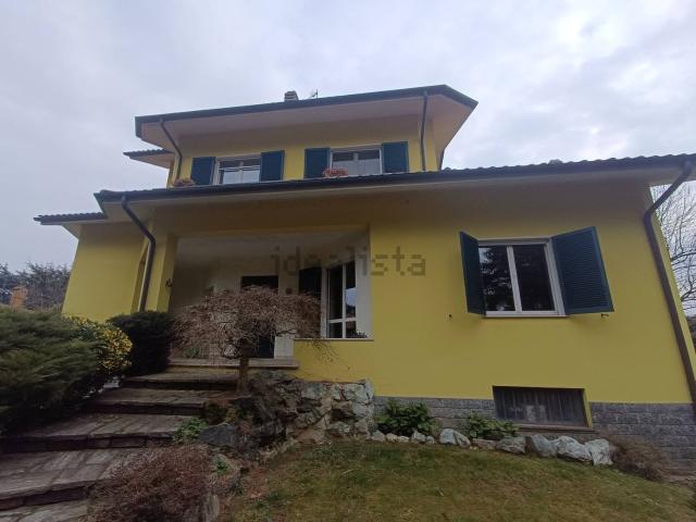 Case e ville in vendita di 280 m² in Via Ivrea
