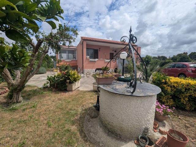Case e ville in vendita di 280 m² in Via Lampione, 56