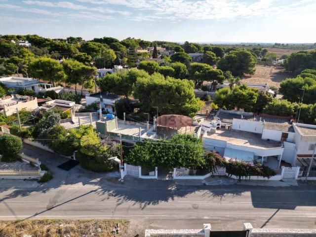 Case e ville in vendita di 280 m² in Via Litoranea Salentina, 273