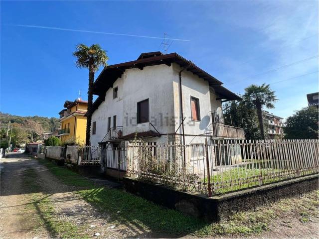 Case e ville in vendita di 280 m² in Via Montanara, 7