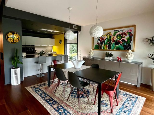 Case e ville in vendita di 280 m² in Via Monte Grappa