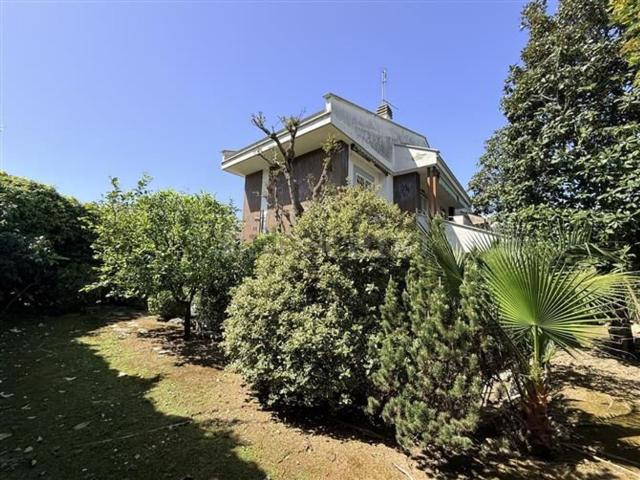 Case e ville in vendita di 280 m² in Via Mar della Cina