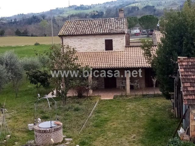Case e ville in vendita di 280 m² in Via Maria Montessori