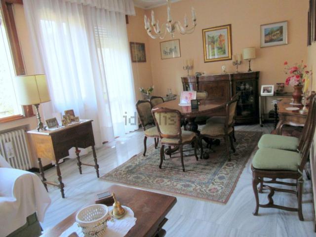 Case e ville in vendita di 280 m² in Via Mentana