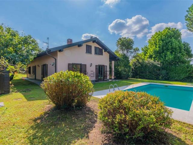 Case e ville in vendita di 280 m² in Via Mercallo, 19