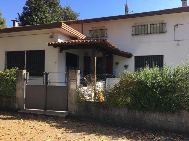 Case e ville in vendita di 280 m² in Via San Giuliano, 10