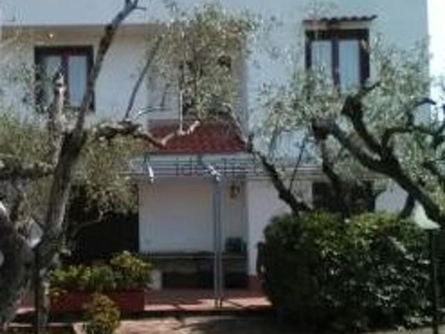 Case e ville in vendita di 280 m² in Via Serroni Alto, 1