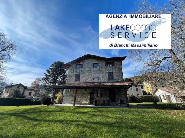 Case e ville in vendita di 280 m² in Via Silvio Pellico, 1